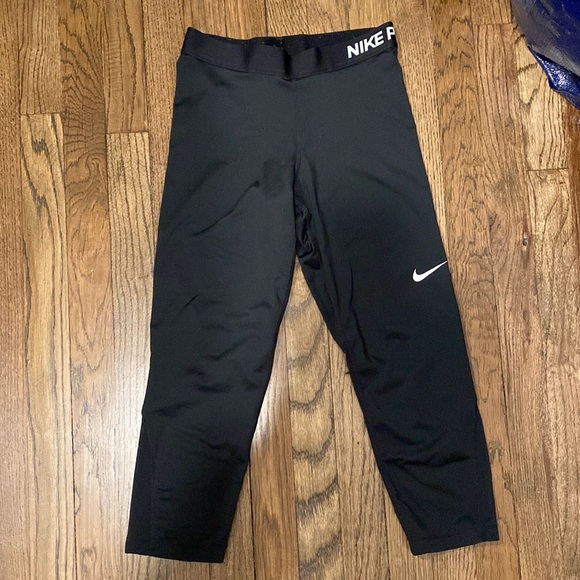 Nike Pants - Nike Pro Mid leggings